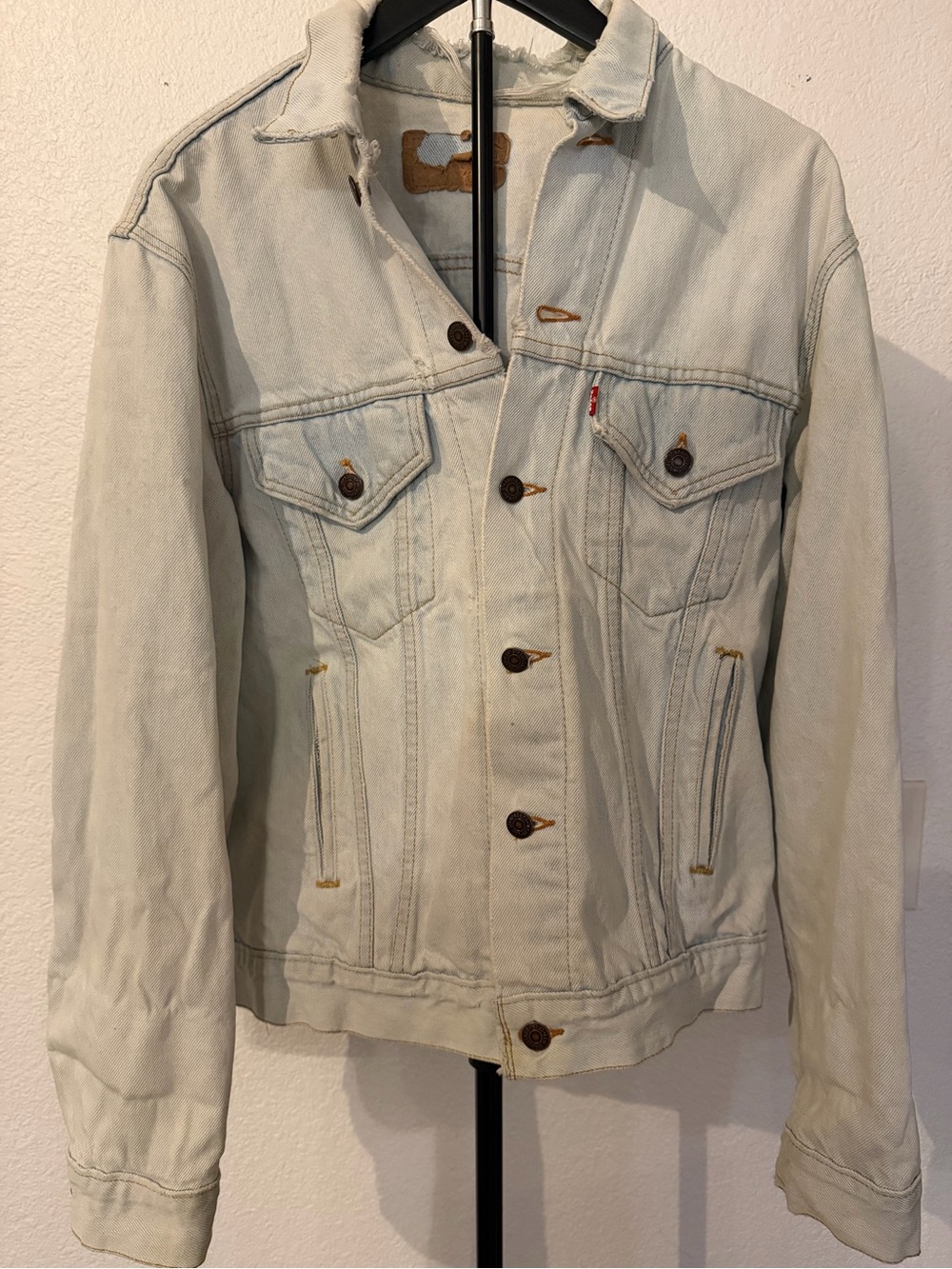 Vintage Levi's Trucker Jacket Light Wash Denim Distressed Cropped Fit
